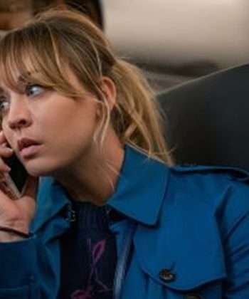 Kaley Cuoco The Flight Attendant S02 Cassie Bowden Blue Coat