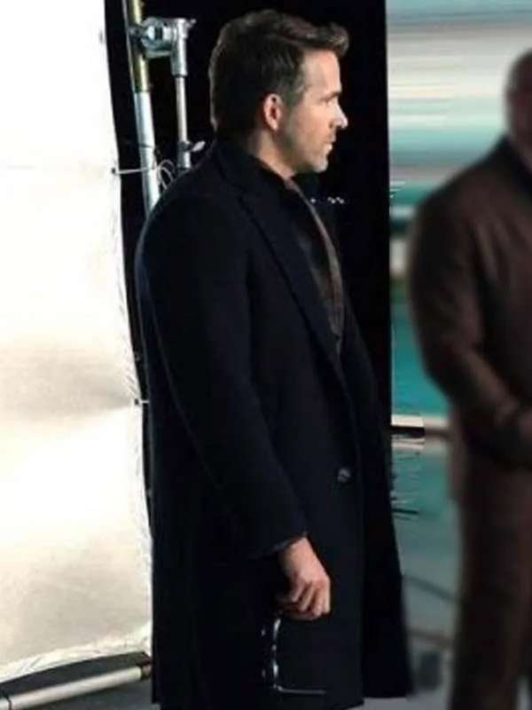 Nolan Booth Red Notice 2021 Ryan Reynolds Black Wool Coat