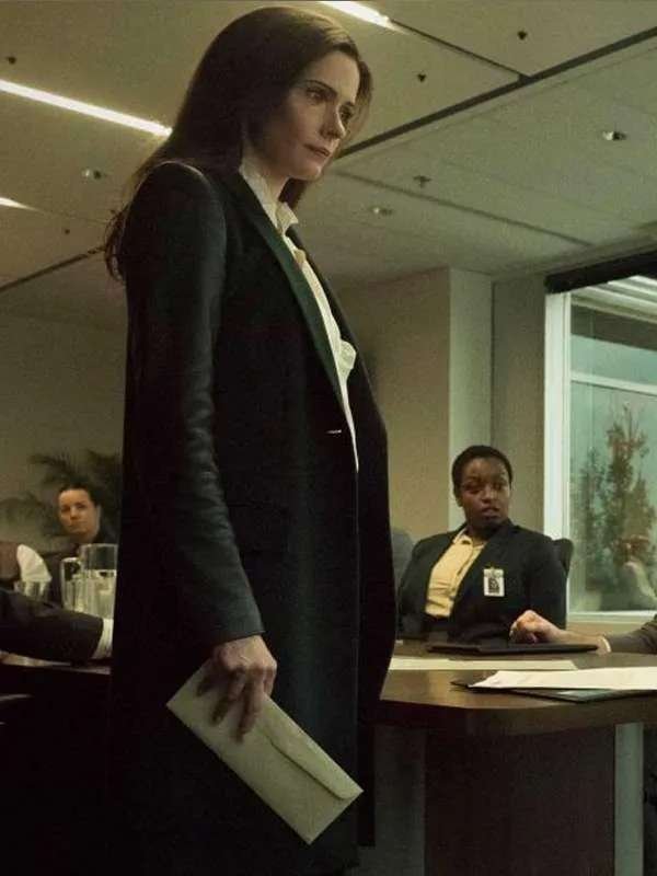 Elizabeth Tulloch Superman and Lois S02 Lois Lane Black Trench Coat